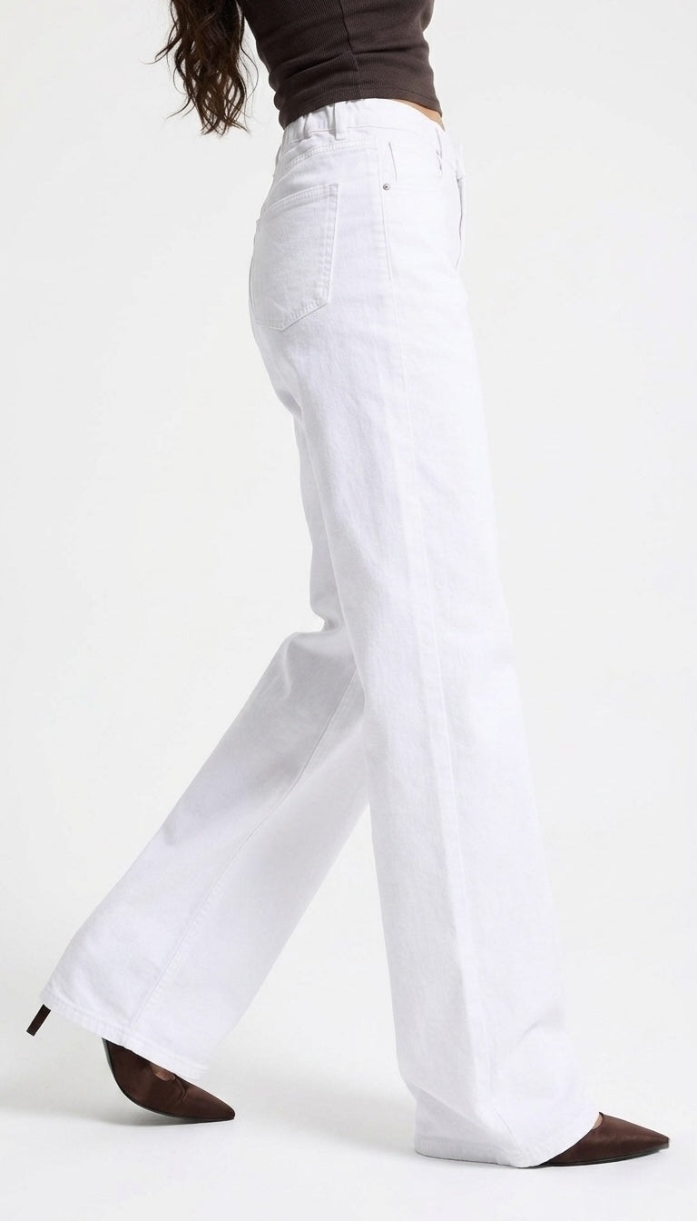 White Straight Leg Jeans – Clean Fit