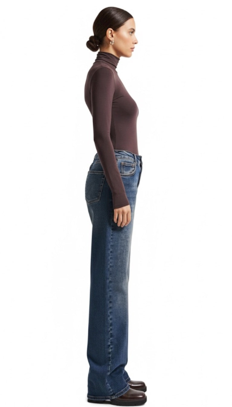 Straight-Cut Elastic Waist Jeans – Dark Wash