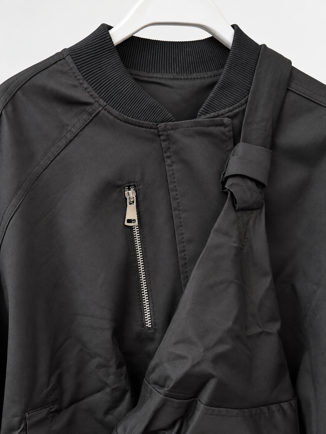 THE CARRY BOMBER