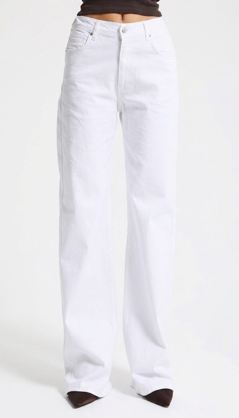 White Straight Leg Jeans – Clean Fit