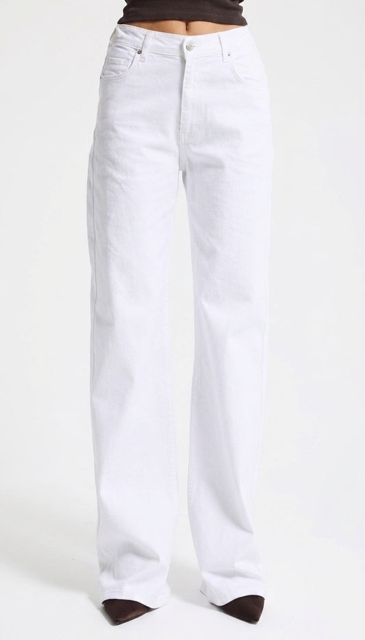 White Straight Leg Jeans – Clean Fit