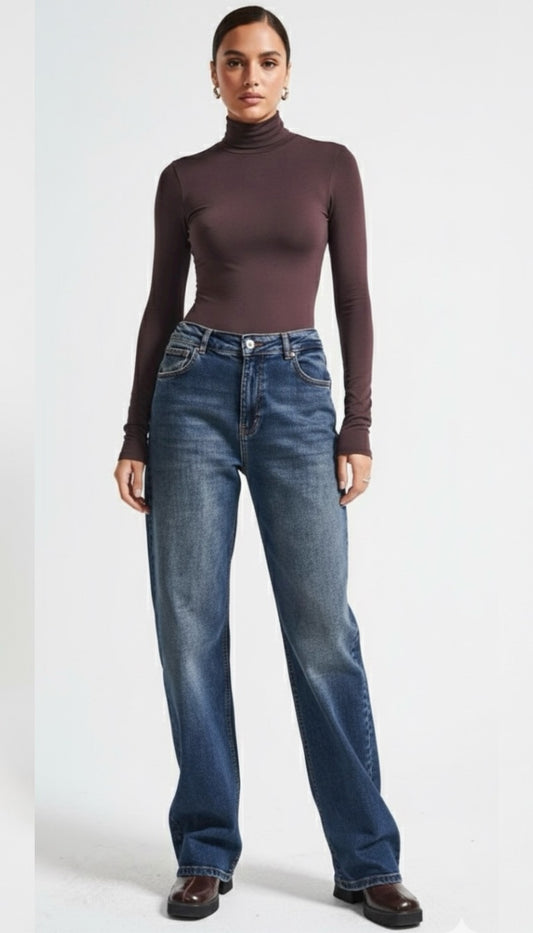 Straight-Cut Elastic Waist Jeans – Dark Wash