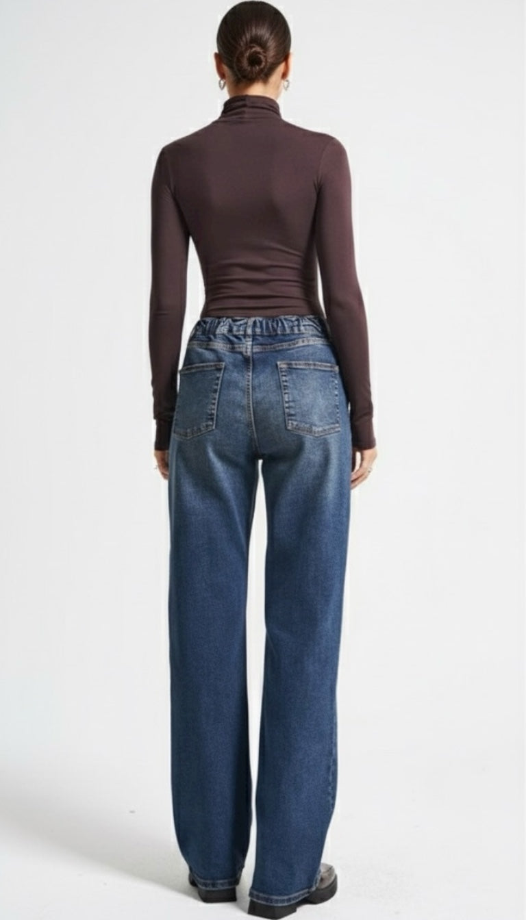 Straight-Cut Elastic Waist Jeans – Dark Wash